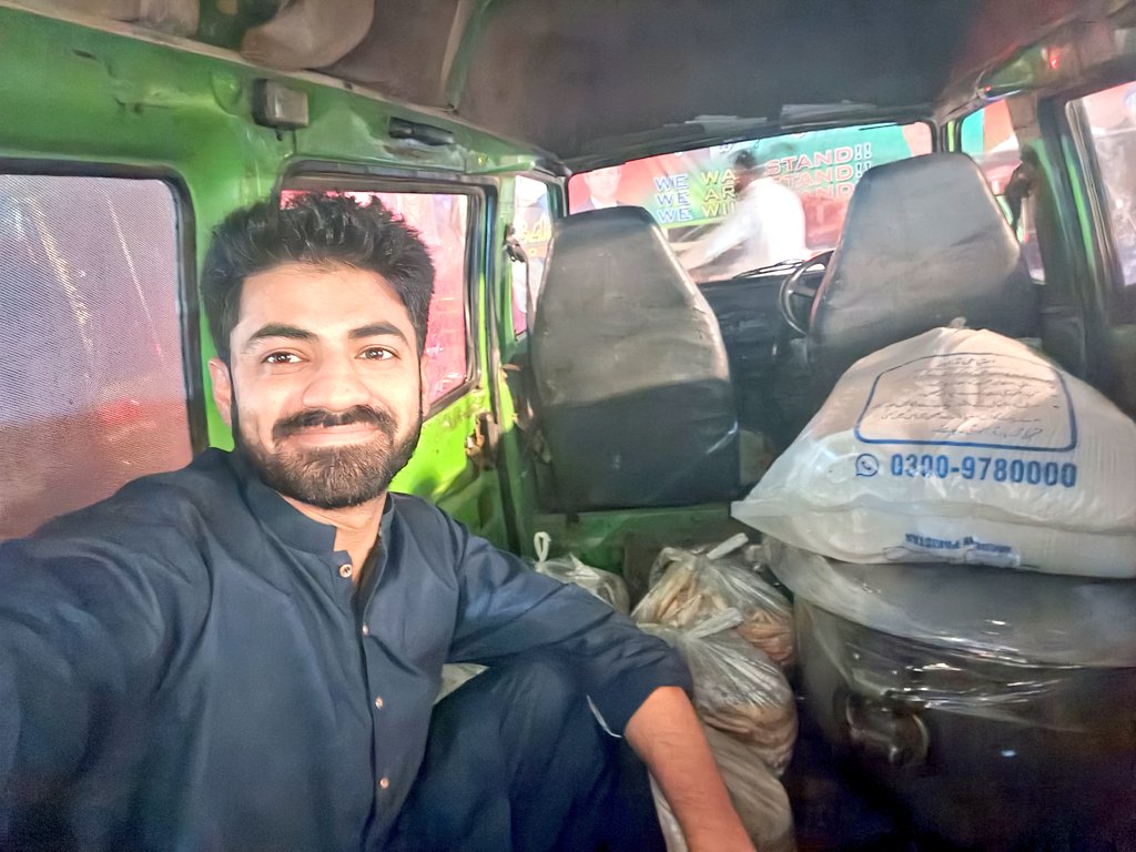 اِیَّاکَ نَعۡبُدُ وَ اِیَّاکَ نَسۡتَعِیۡنُ
27ویں کی مبارک رات ہے اور میں پھر سے زمان پارک سحری کروانے موجود ہوں۔۔

اللہ ہمارے رزق میں برکتیں دے۔۔ سب کے روزے قبول کرے 