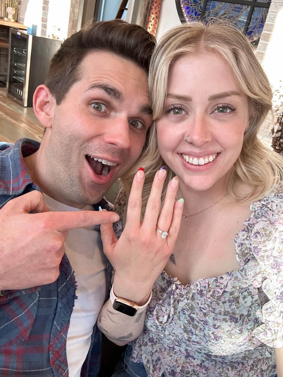 She said yes! 💍 @reputayjen 