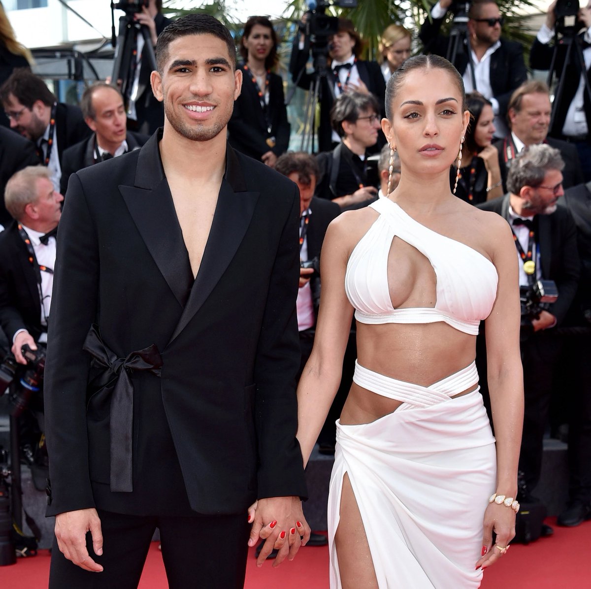 PSG Star Achraf Hakimi's wife filed for divorce &amp; wanted more than half of the Moroccan footballer's property and fortune. When they arrived in court, they realized that Achraf Hakimi had nothing.  Achraf Hakimi had put his entire fortune under his mother's name a long time. 