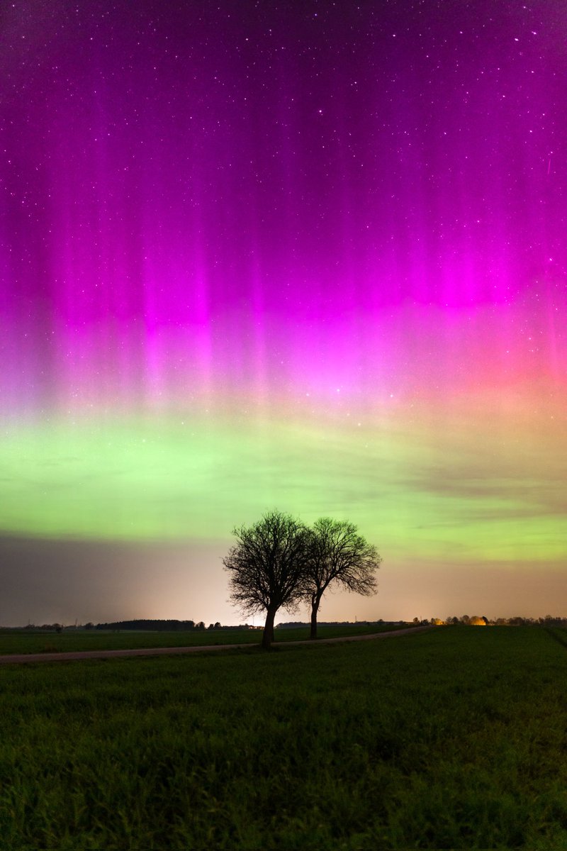 What an absolutely incredible display last night! Can't believe it's possible to capture something like this IN DENMARK, in the END of April, just outside Copenhagen!! 🤯 