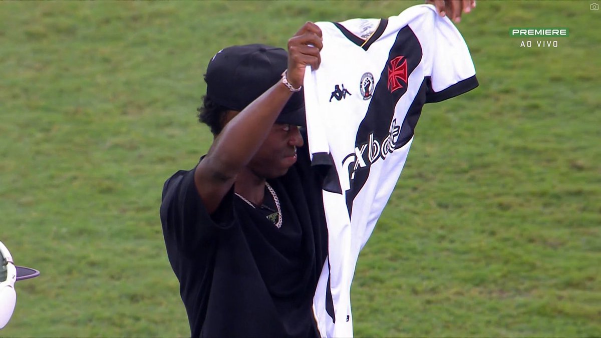 Linda imagem de Vini Jr. erguendo a camisa do Vasco.

O moleque é diferenciado demais! 