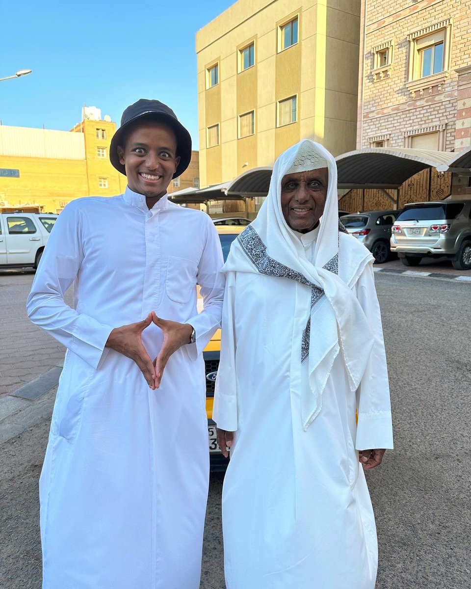 وأخيراً رضى الوالد يطلع معاي بصورة، ويعترف بنجاحاتنا🤍 عيد اضحى سعيد 
