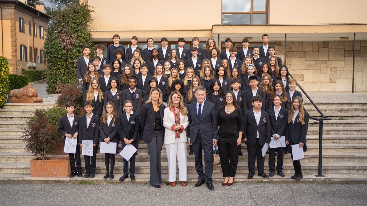 .@DorotaWSch może mi Pani powiedzieć jak Pani syn chce uciec z Polski skoro przebywa  w Rzymie z tatą, gdzie uczęszcza do anglojęzycznej Marymount International School, którego czesne w wysokości 25 tys Euro opłaca polski podatnik @K_Stanowski @RepublikaTV 