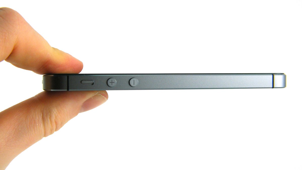 iPhone 5s was the best design ergonomically. Perfect size to reach across the screen with one thumb, no camera bulge, fingerprint sensor, nice materials, and 33% lighter than the latest iPhone 17 Air. 
