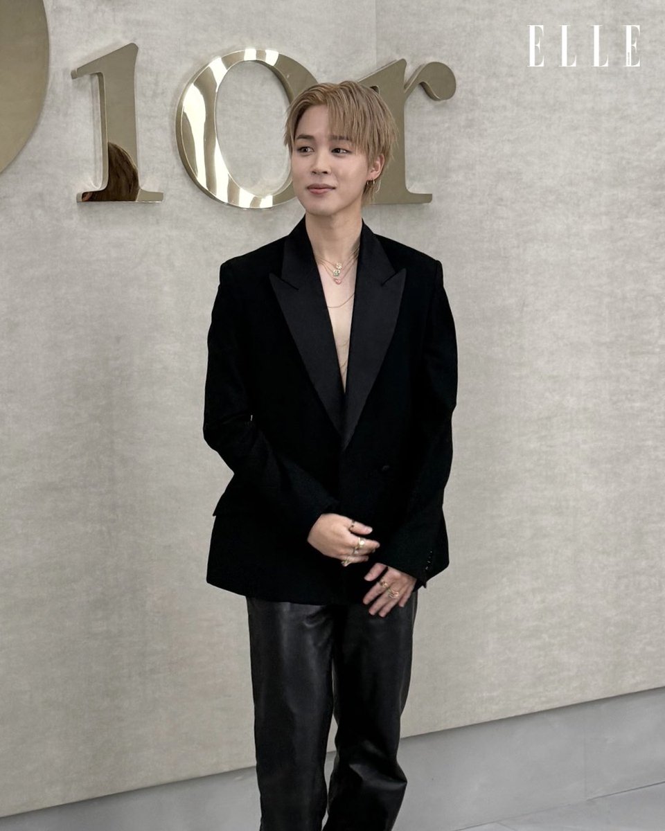 #ELLEShowtime ลุคนี้คือใช่! Jimin BTS โกลบอลแอมบาสซาเดอร์ @Dior เตรียมตัวเข้าร่วมชมโชว์ Dior คอลเล็กชั่น Women's Spring/Summer 2026 ผลงานคอลเล็กชั่นผู้หญิงครั้งแรกของ Jonathan Anderson

DIOR GLOBAL AMBASSADOR JIMIN
JIMIN AT PARIS FASHION WEEK
#ELLEThailand
#JiminxDior #DiorSS26 