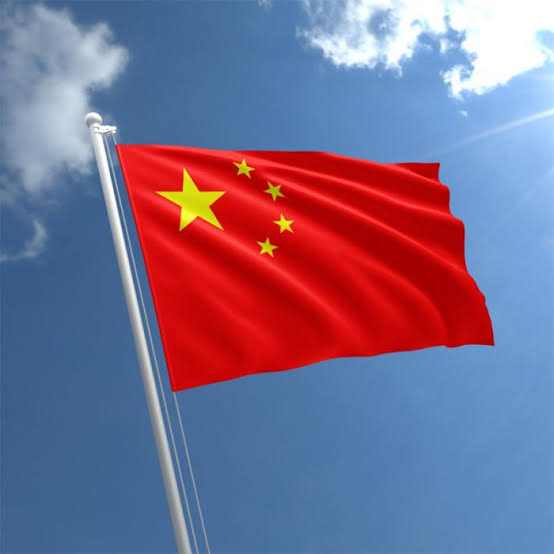 O governo chines definiu como regra que quem quiser falar de áreas sérias como Direito, Medicina, Finanças e Educação tem que provar ter formação, diploma ou certificação real

O objetivo é acabar com a desinformação e os "especialistas" da noite para o dia. As plataformas (tipo 