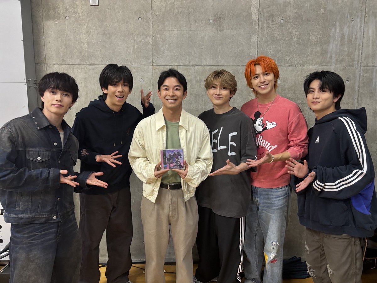 EBiDAN初期の先輩、仲野太賀くんに再会。
変わらない気さくさと優しさに、当時の記憶がよみがえりました。
また同じ現場でお会いできる日を目指して頑張ります。 