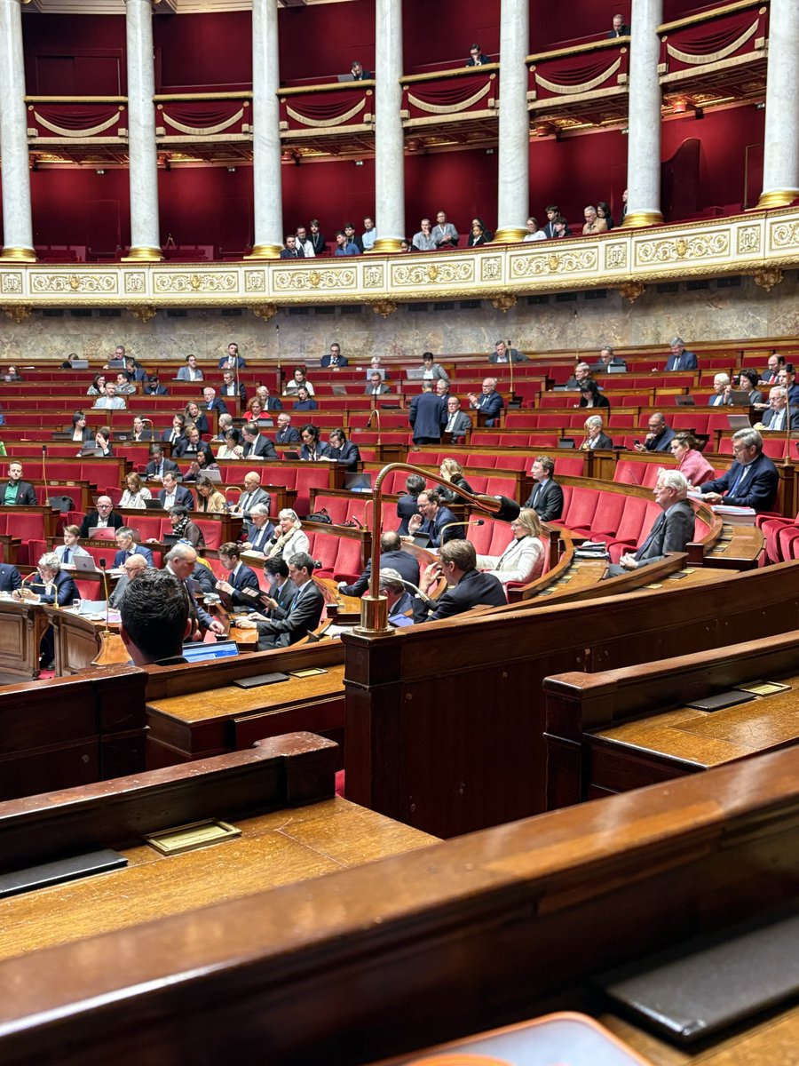 Coucou @priscathevenot 

Il est 11h et toujours pas là. 

Comment vivez-vous votre emploi fictif ? 