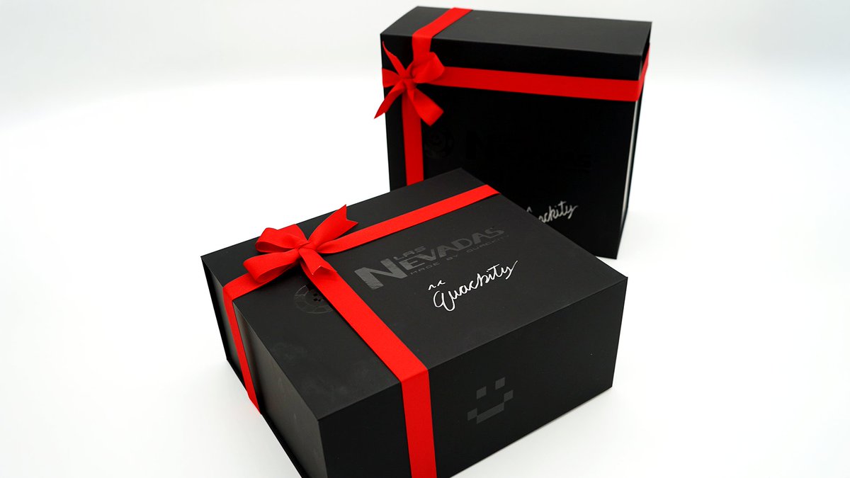 🚨"Signed by Quackity" BUNDLE BOX JUST DROPPED 🚨

Only 100 boxes made 📦
Signed by Quackity ✍️
Arrives before Christmas 🎄

https://t.co/JVnmlU1ovM 