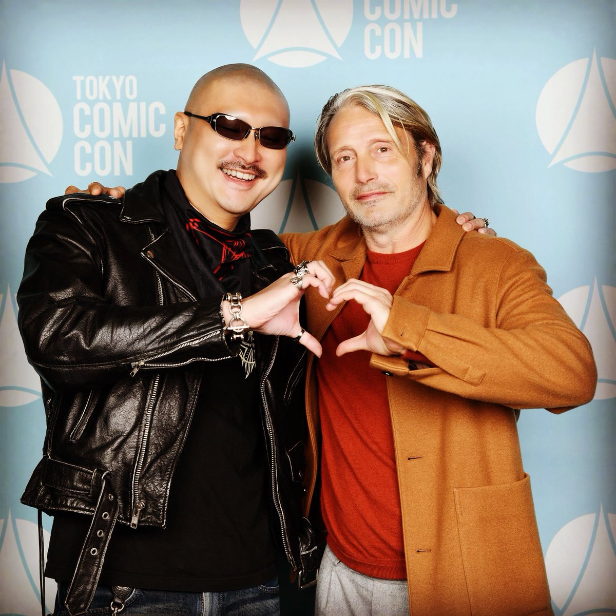 マッくんと❤️

#コミコン 
#comicon 
#マッツミケルセン 
#madsmikkelsen 
#マフィア梶田
#北欧の至宝と日本の外道 