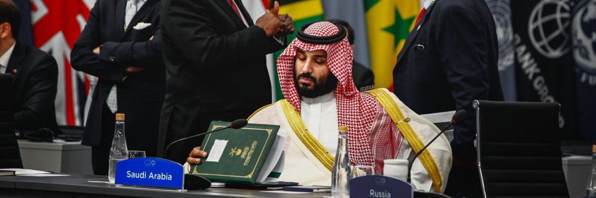 مارقى متن السماء شعبٍ سوانا
ولا لمع بين النجوم إلا وطّنا 🇸🇦

 #RiyadhExpo2030 