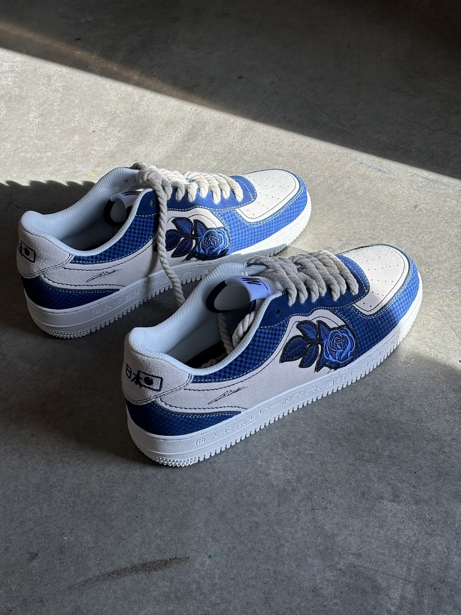 💙 #CONCOURS 

Pour fêter la sortie de notre nouvelle paire de chaussure Atlantic Flower, Reyes vous fait gagner: 

- La Atlantic Flower.  
- 250€ de produits sur la boutique. 

Pour participer : 
- RT ce post
- Suivre @ReyesClothes. 

Tirage au sort le 15 Décembre. 