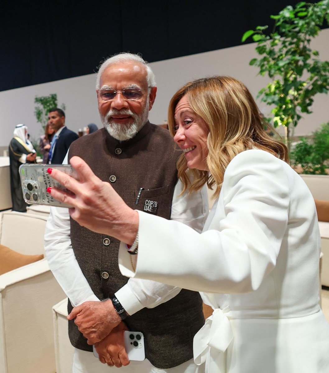 @GiorgiaMeloni @narendramodi Selfie Of The Day. #Melodi 