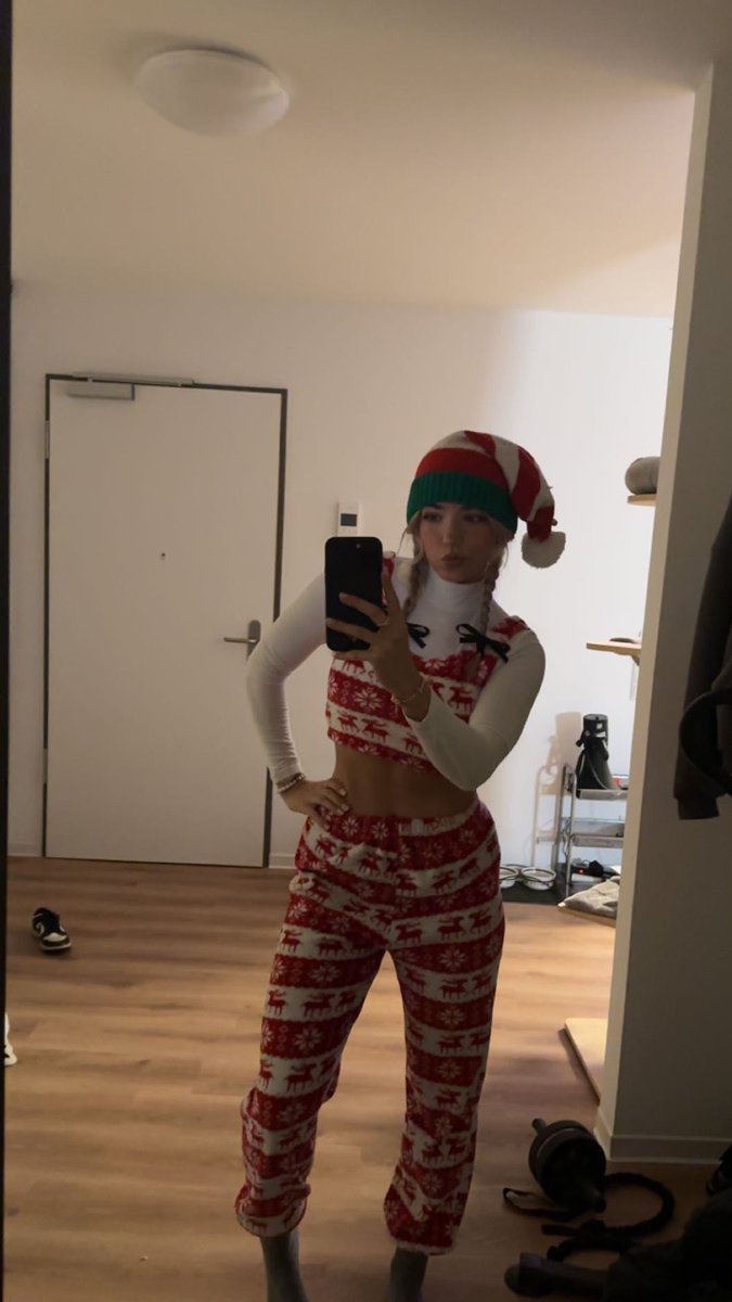 🤶🏼🦌 