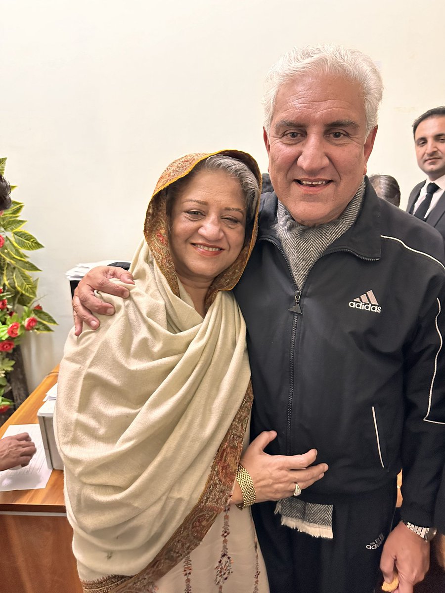 شاہ محمود قریشی اور ان کی اہلیہ کو شادی کی سالگرہ مبارک ہو!!🤲🇵🇰

@MeharBanoPTI @SMQureshiPTI @MeherBanoQ 