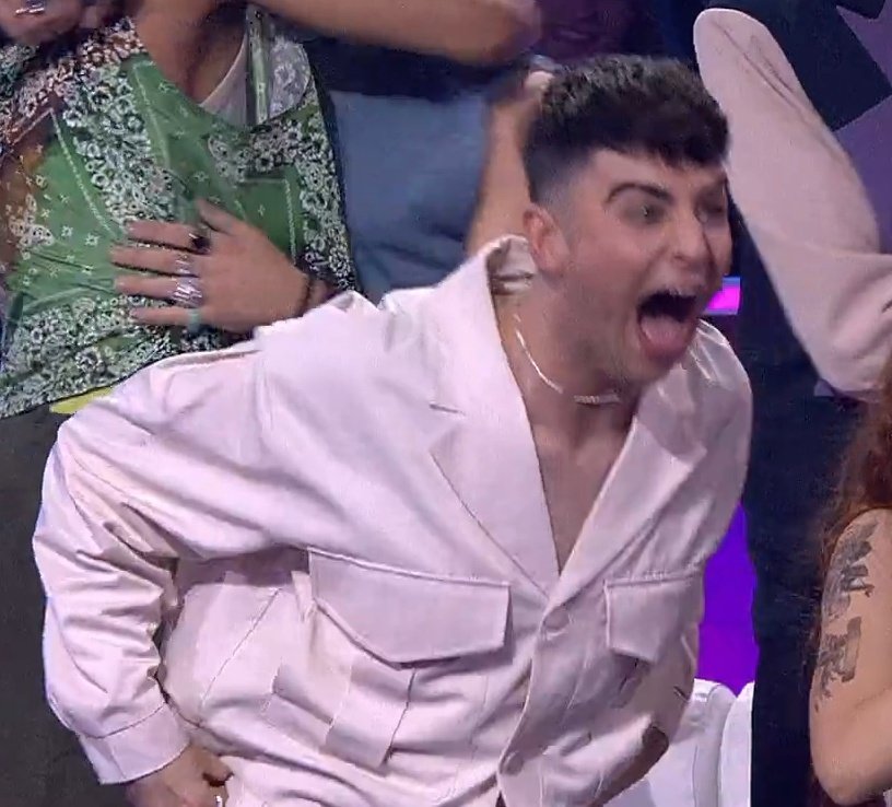 Creo que a Juanjo le ha gustado la noticia de las firmas de discos. Creo.
#OTGala7 