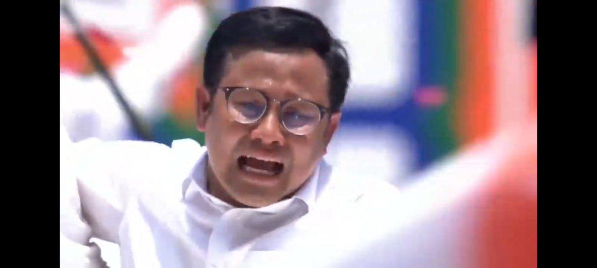 dia nangis aku ikutan nangis, kyknya bener bener tulus bgt mereka😭😭😭😭 politik! 