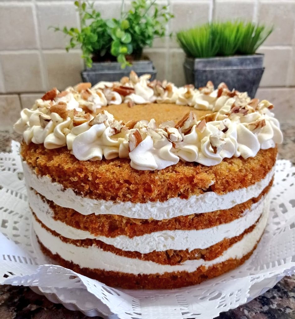 Todos los días me piden receta de Carrot Cake, ya la compartí muchas veces,pero la vuelvo a subir para los que preguntaron por los lingotes que subí ayer.

Torta de Zanahorias 🥕🥕🥕 si te gustó dale RT! 