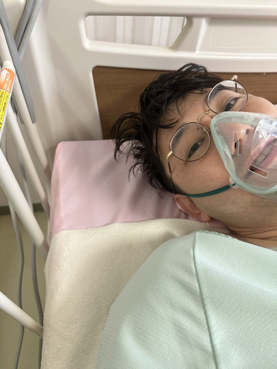 皆さま、ご心配おかけしております。今朝手術をして昼過ぎには終わりました。
卓越した先生の技術により、予定よりも早めに上がらせてもらいました。
今はふくらはぎを揉むマッサージみたいな機械が付いててそれが気持ちいいです 