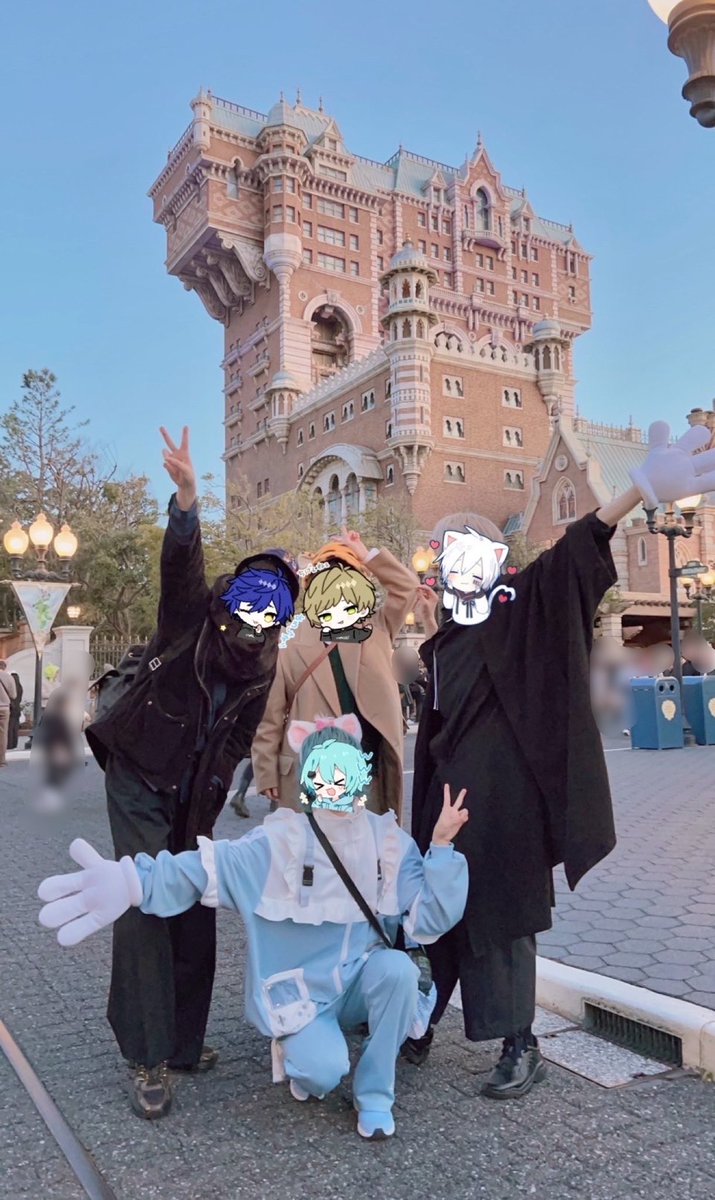 そらねこ、まふちゃん、まるぐりちゃんとディズニーシー行ってきました☺️！
スマブラ友達！

この日だけは陰から陽になれた気がします！！気が！！
はい。

4枚目の写真、そらねこに撮ってもらったんですがセンスがあって良いです。 
