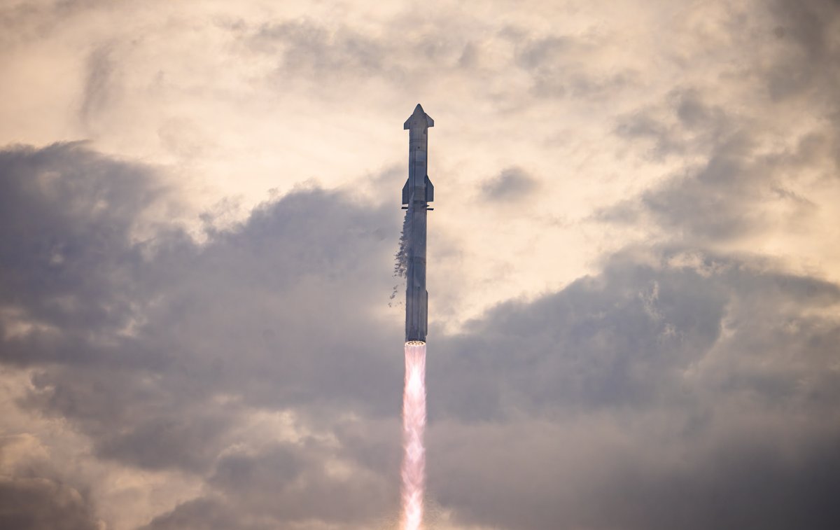 Happy birthday to @SpaceX! What a day!
 
HUGE congratulations to the entire team for this incredible day: clean count (glad the shrimpers could get out in the nick of time!), liftoff, hot staging, Super Heavy boost back and coast (and likely a couple engines making mainstage 