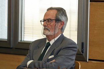Este es un mensaje para los ciudadanos que habéis formado parte del tribunal popular que habéis condenado este hombre por defenderse de un ladrón con una motosierra. Que no os veáis nunca en su situación. Que vuestra sentencia os persiga de por vida, hijos de puta. 