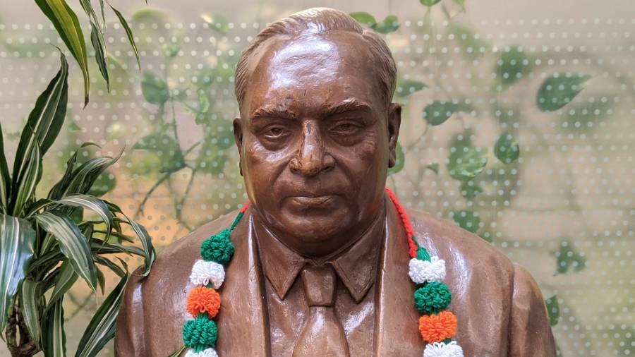 Bhimrao Ramji Ambedkar was born #OnThisDay on 14 April 1891 🇮🇳 He gained two doctorates from LSE and Columbia University. 

#Ambedkar fought for the representation &amp; rights of Dalit communities and was involved in the Independence movement in #India. https://t.co/Km6v8K4SrM 