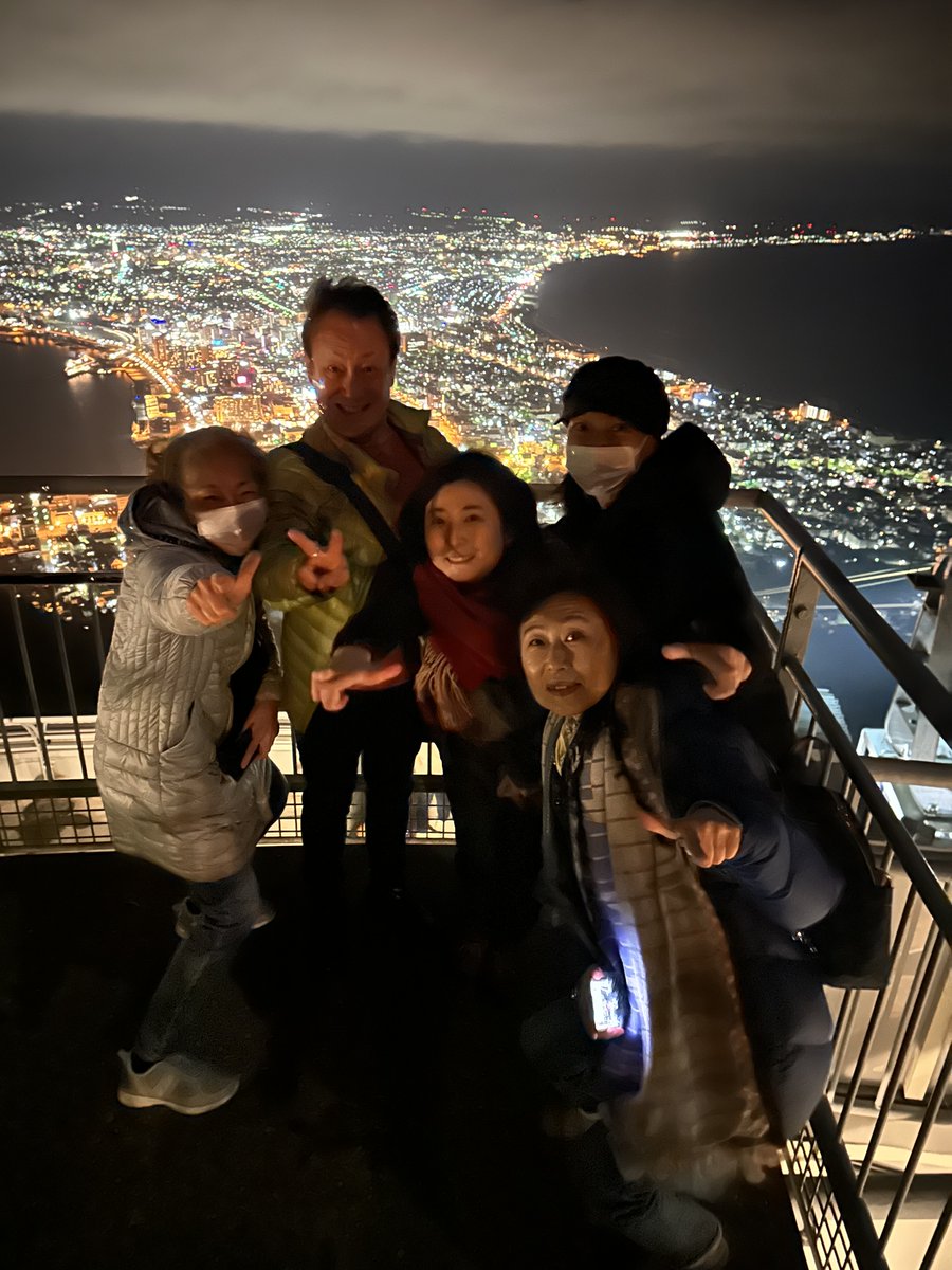 100万ドルの夜景をバックにみんなと！
梅田東宝の大看板前にてキッド×平次！
#100万ドルの五稜星 