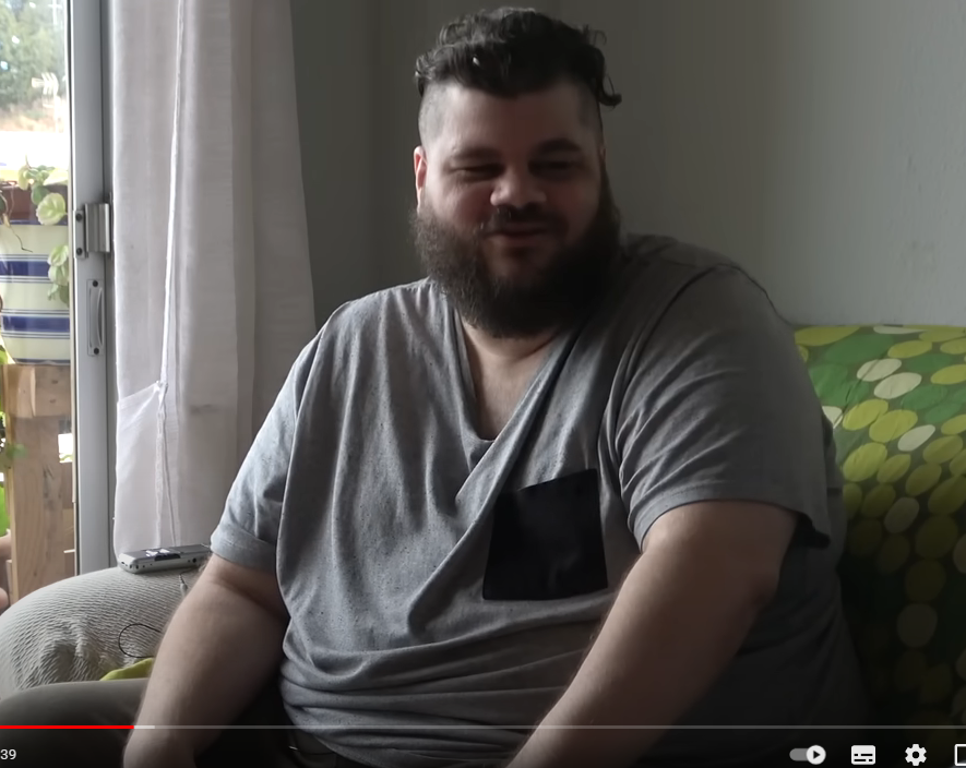 Supongo que lo dices para pinchar pero... he perdido 40kg a parte de que antes andar 3min era la muerte ahora aguanto 1hora y media facil, me pueden ver las venas para hacerme un analisis de sangre, me puedo agachar sin morir etc... si no lo ves es que literal estas ciego. 