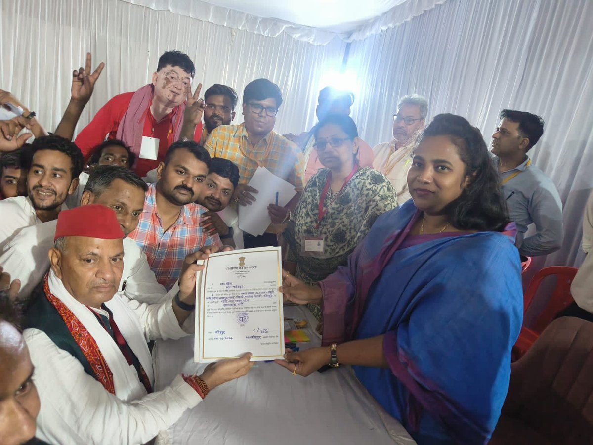 #फतेहपुर_लोकसभा२०२४ विजय! आप सभी कार्यकर्ताओं, समर्थकों और शुभचिंतकों का बहुत बहुत आभार एवं धन्यवाद। यह जीत किसानों एवं नौजवानों की अपार परिश्रम की है। #जय_किसान #जय_जवान #जय_हिंद #जय_समाजवाद 