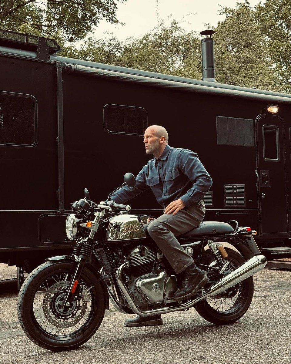 #Repost via @realjstatham

Mr Jay and Mr Clean, so meant to be 💯 

#RoyalEnfield #RidePure #PureMotorcycling 