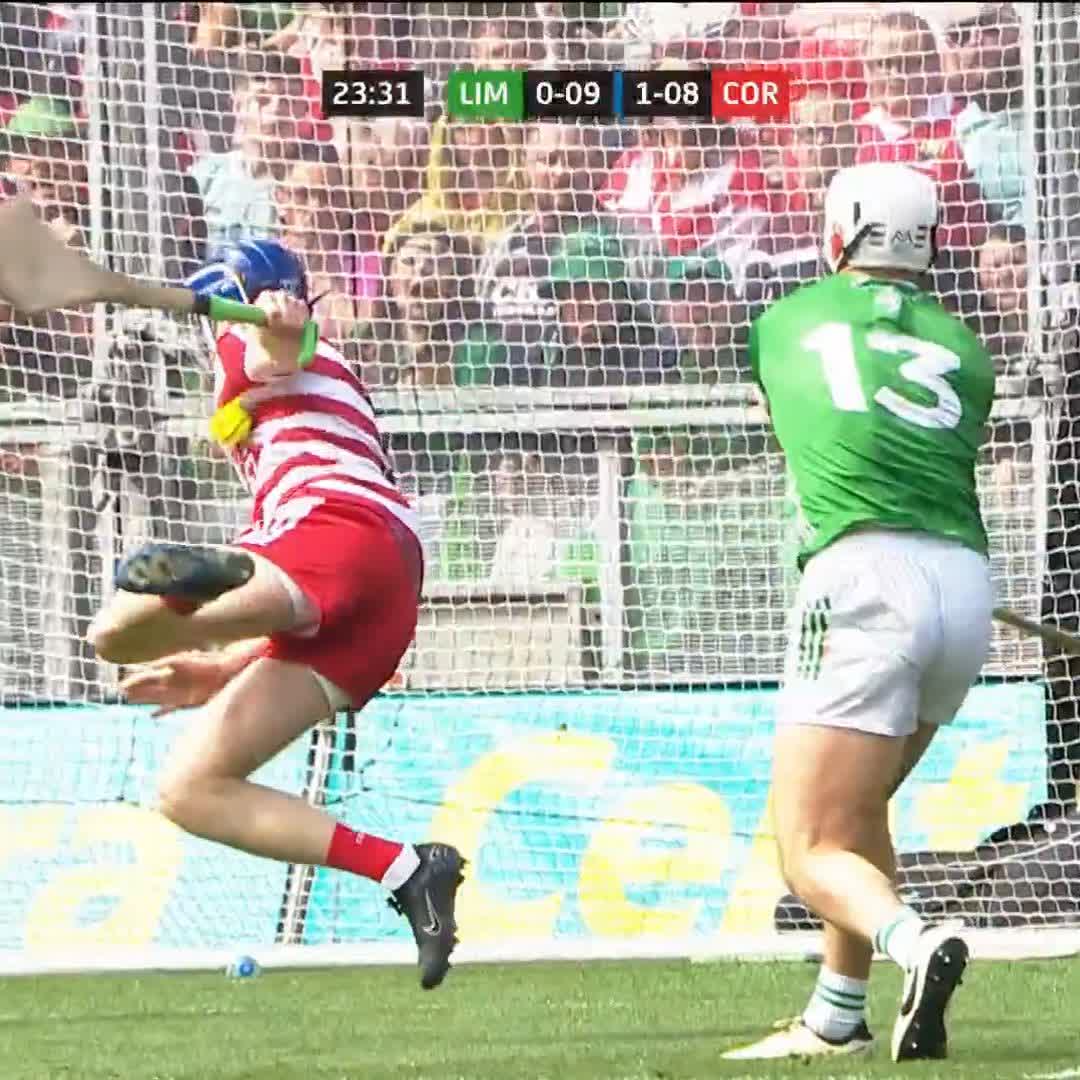 Still thinking about this moment... 50 minutes of hurling to be played after it, but how important was this save by Patrick Collins?
#sundaygame #gaa #hurling #cork #patrickcollins 