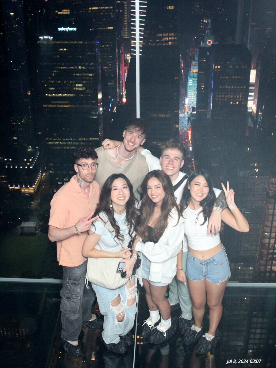 THE TOP OF NEW YORK CITY!!! WOOHOO FINALLY MET EVERYONE! Also they all helped me with my fear of heights WE WERE SO HIGH 