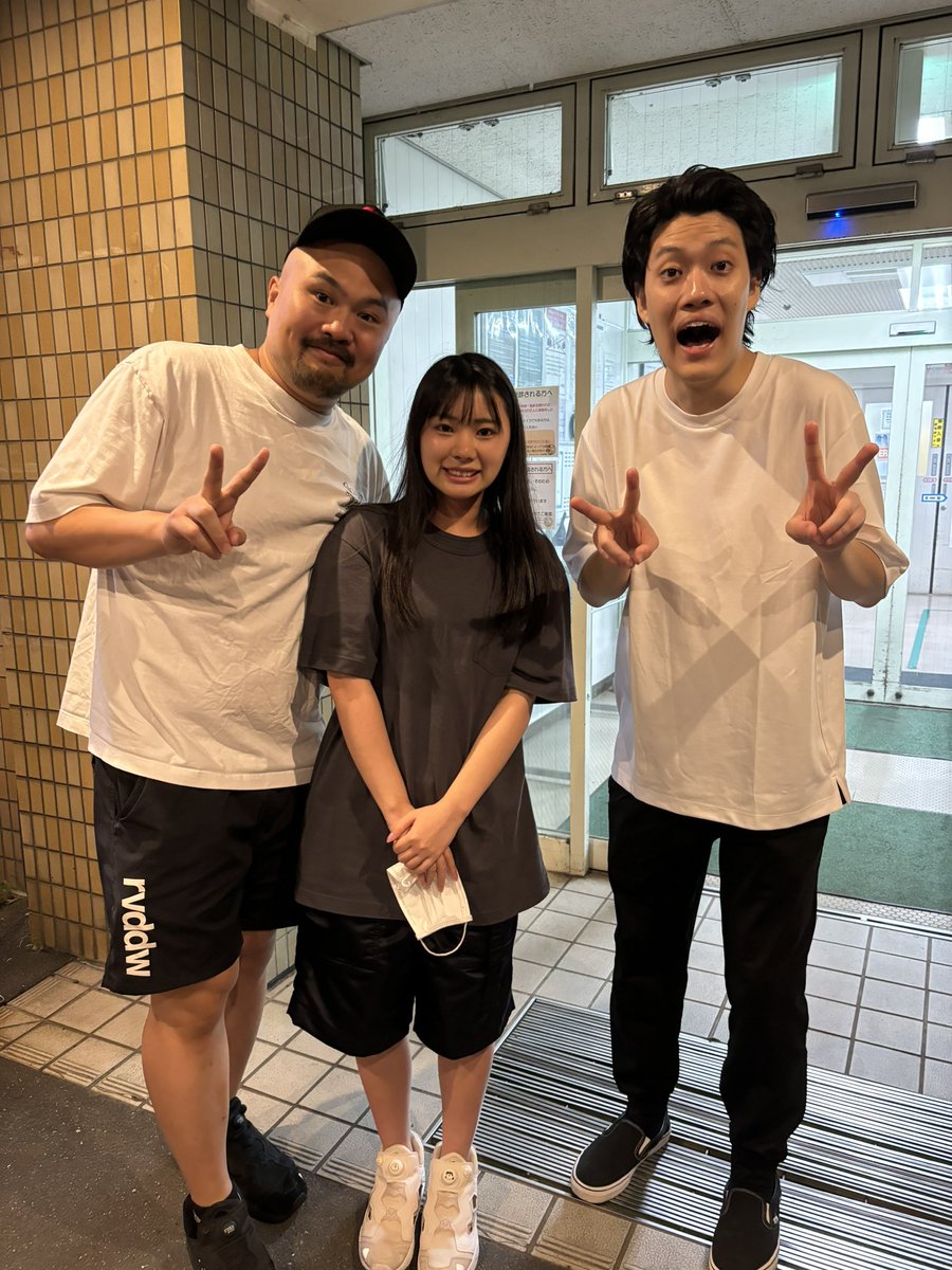 嫁が友達と行った粗品のライブで倒れてしまい、嫁の友達やスタッフさんや吉本社員や救急隊員の素早い対応で大事に至らなかった🙇‍♂️

本当にありがとうございます🙇‍♂️

粗品もライブ後で忙しいのに病院まで来てくれた🙇‍♂️

俺は泣いてしまった。

賛否両論あるかもしれないが粗品の根底にある優しさが好きだ。 