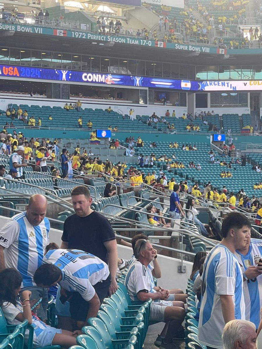 Joni viale en miami. Que buenooo, yo no pude, tengo radio. 