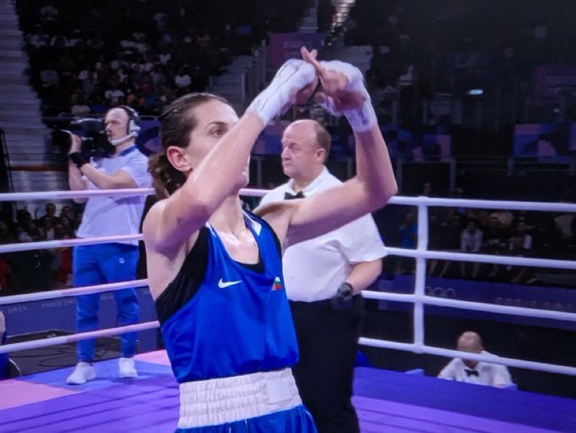 Ladies, lasst das X viral gehen. Ein gepflegtes F**k You an das IOC und das neue Erkennungszeichen für jene, die keinen gefakten Reispass brauchen, um zu beweisen, eine Frau zu sein: . Die bulgarische Boxerin #SvetlanaStaneva verweigert #Lin Yu Ting den Handschlag nach seinem 