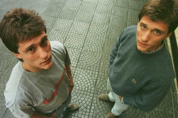 Because maybe
You're gonna be the one that saves me
And after all
You're my wonderwall 