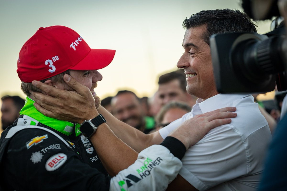 YESSSSSSSS! We did it!!!!! Podium for this amazing team @juncoshollinger !!! Thank you for allowing me to be an @IndyCar driver again ❤️ this means so much #indycar 