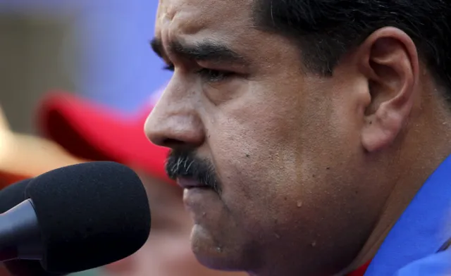 Si usted cree que el chavismo se va a salir con la suya y que lo que está pasando en Venezuela es más de lo mismo, le recomiendo leer lo siguiente. 

El régimen de Maduro pende de un hilo. 🧵 