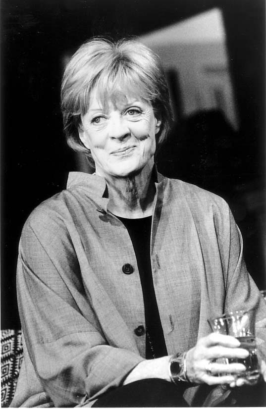 Following the sad news of the passing of legendary actress Dame Maggie Smith, West End theatres will dim their lights for 2 minutes at 7pm on Tuesday 1 October, in her memory.

Smith was a six-time Olivier nominee and was the recipient of the 2010 Special Award.

📸: John Haynes 