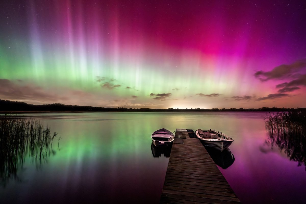 An absolutely spectacular display of northern lights I photographed at 4 in the morning... In Denmark! In Denmark! 🤯🤩 