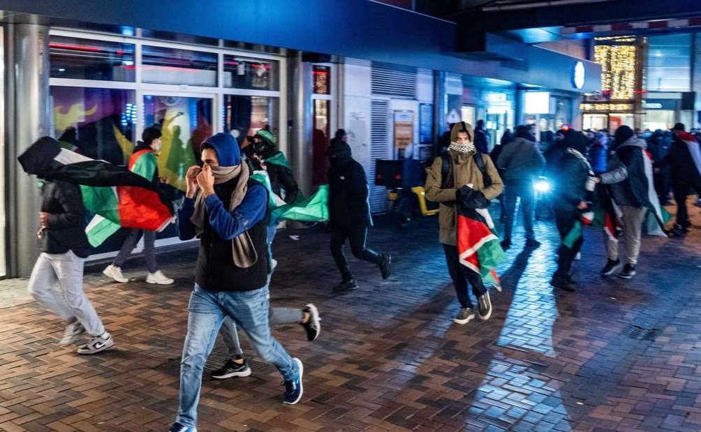 The Amsterdam Pogrom

- Israelis were ambushed 
- Several are reported missing
- People were thrown into the river
- Several incidents of people run over by cars
- Attackers had knives and baseball bats
- Passports were stolen and published online
- Families with children were 