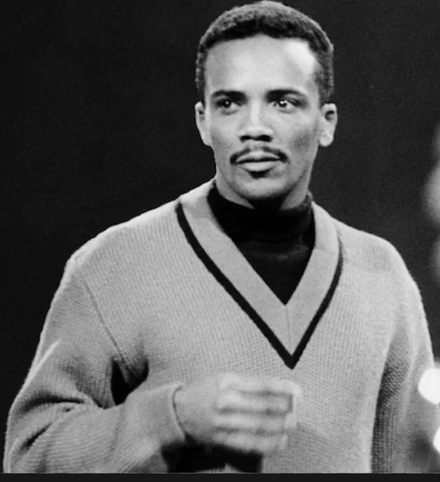 RIP Quincy Jones, who leaves us at age 91. No musician of his generation moved so effortlessly and brilliantly between styles and settings—collaborating with everyone from Frank Sinatra to Michael Jackson to Miles Davis. What a remarkable career! 