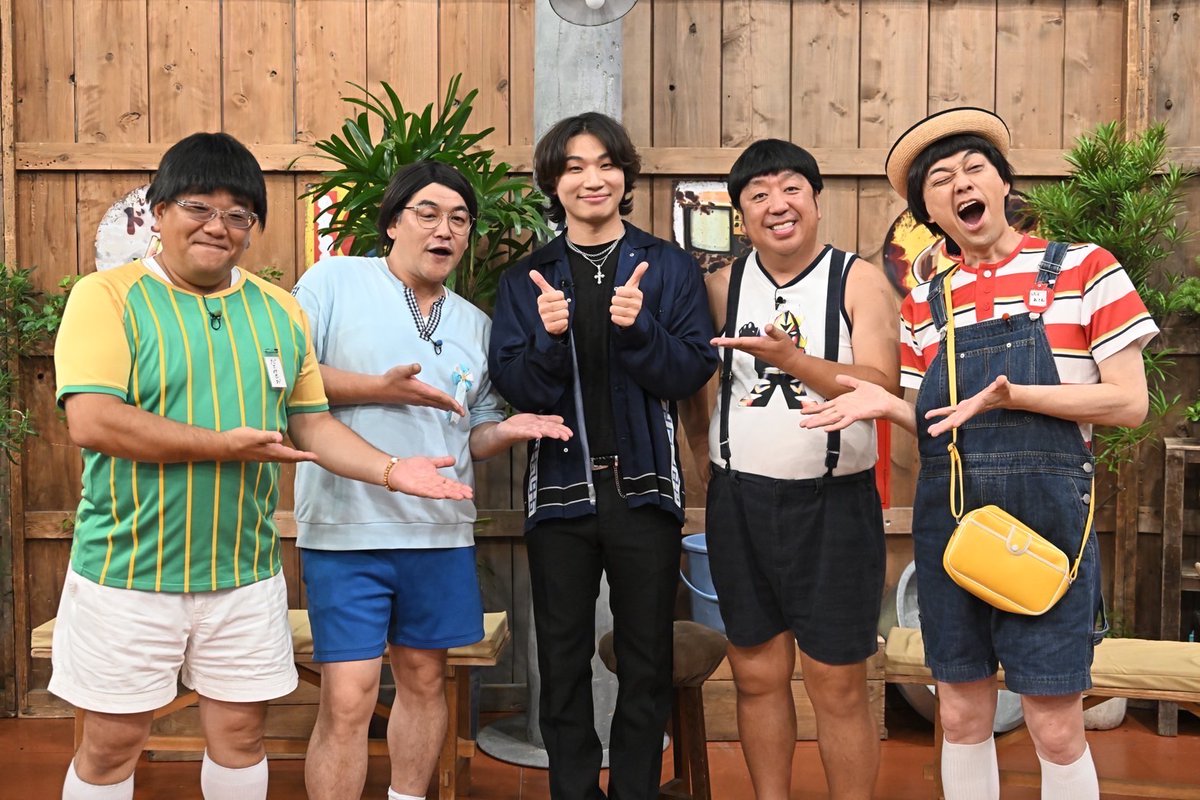 [📢] TBS ‘バナナサンド’ 방송 안내
⠀
잠시 후 20시, 대성이 출연하는 TBS '#バナナサンド'가 방송됩니다!
⠀
#대성 #DAESUNG #DLITE 