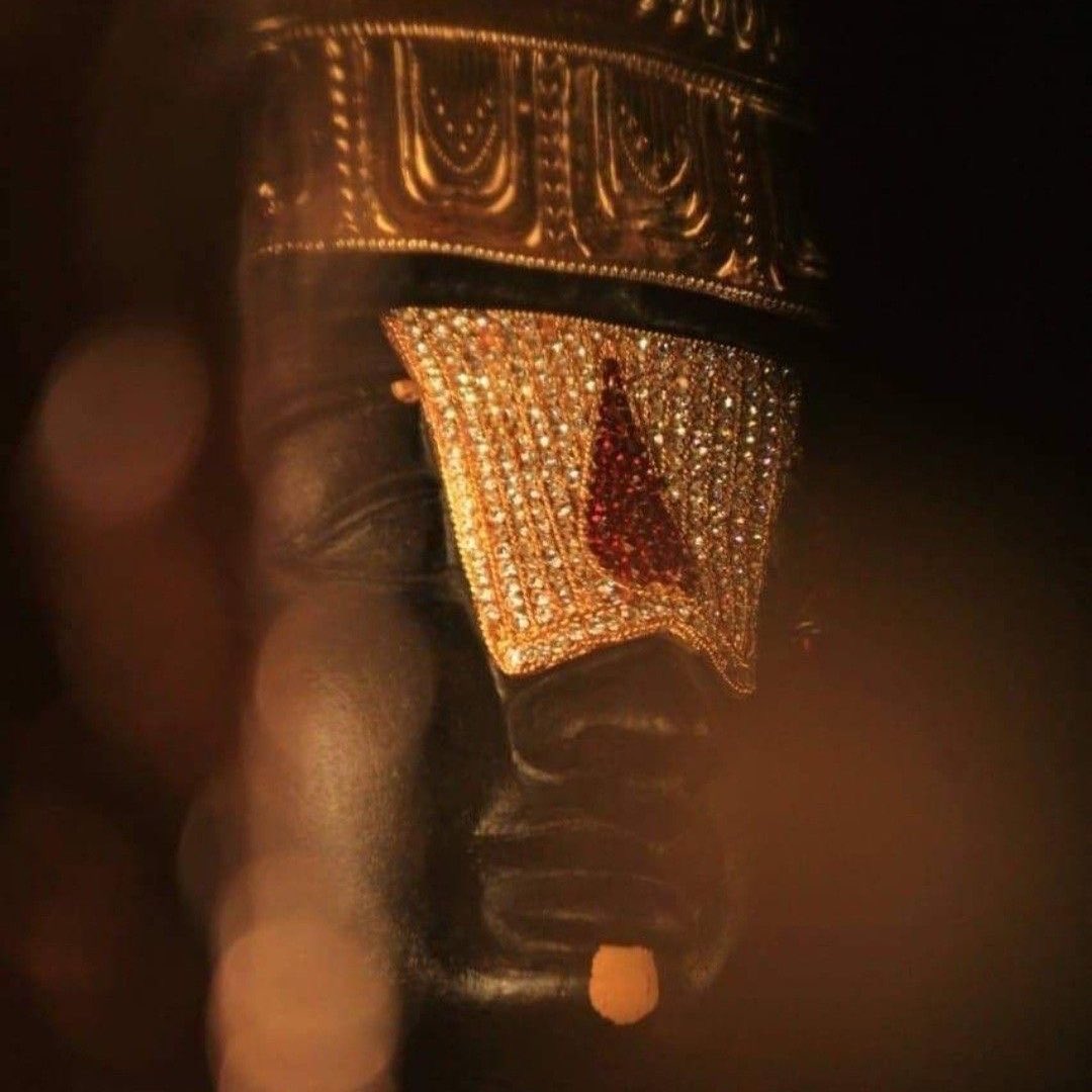 10 Divine Mysteries Of India's Temple Of Miracles, Tirupathi Tirumala Devasthanam:

1. Real hair of the deity: One of the fascinating aspects of Lord Balaji’s idol is his hair, which appears to be incredibly silky, smooth, and absolutely real. According to legend, the god lost 