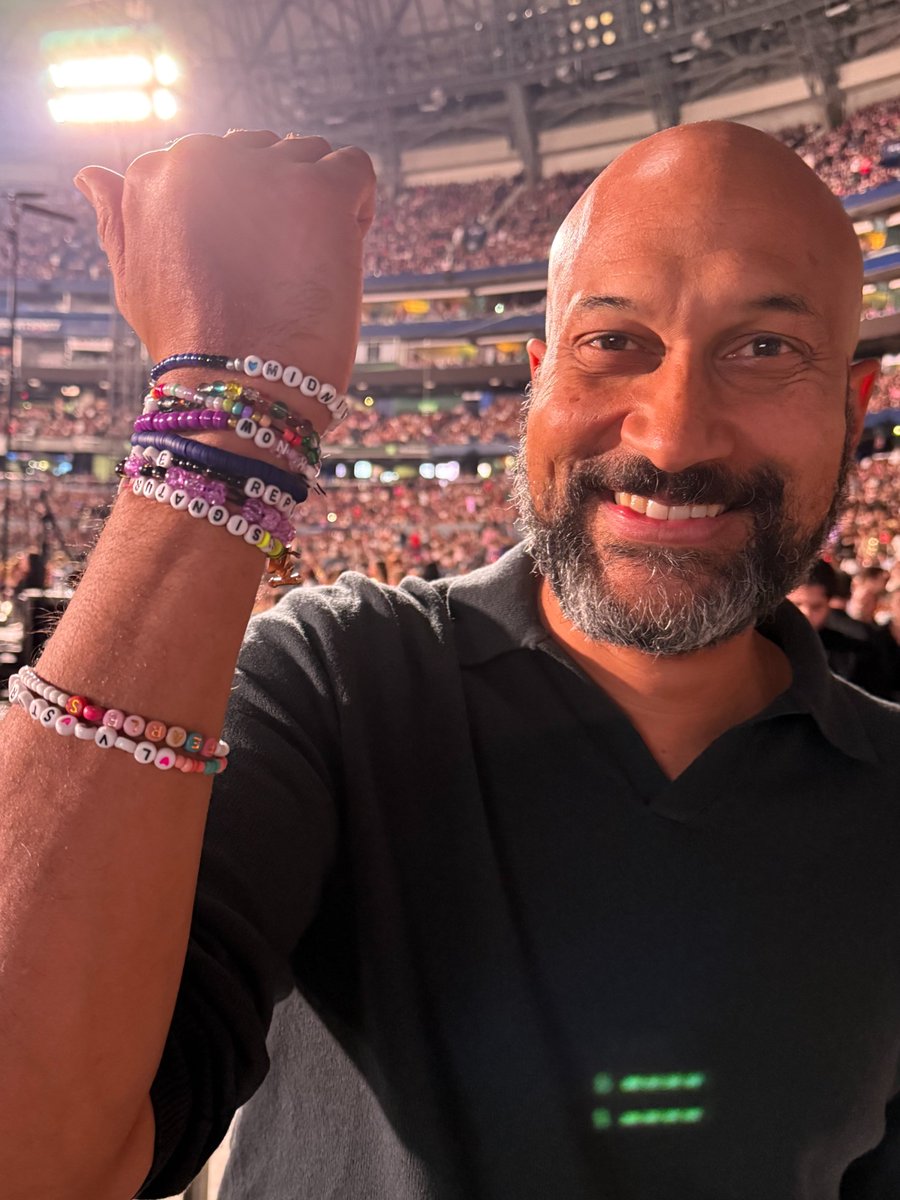 And the night is just getting started! So excited to be at my first @taylorswift13 concert. 🥰👍🏽🎶 @TheElleKey 
