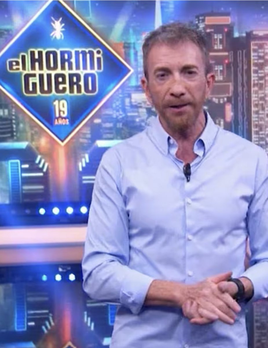 Debe de ser muy jodido haber creído que la pasta que te pagan te compensaría por ser un mierda del que se pitorrea todo el mundo y al que nadie respeta y descubrir que no, que no hay dinero que compense que la sociedad te desprecie y te considere un tipo vomitivo y sin principios 
