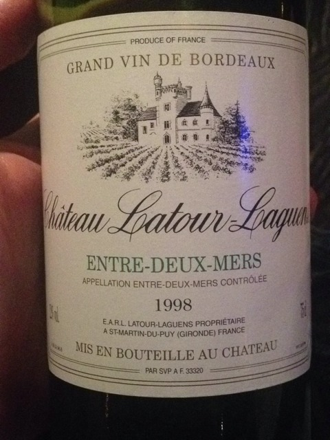 Les Chinois 🇨🇳 bradent leurs châteaux bordelais ! 

C'est la fin du rêve français ! Sur 250 domaines détenus par des Chinois, 50 sont à vendre, certains à prix cassés. 

Un château prestigieux (Latour Laguens) proposé à 150 000€ seulement !

Les raisons de cette déroute sont 