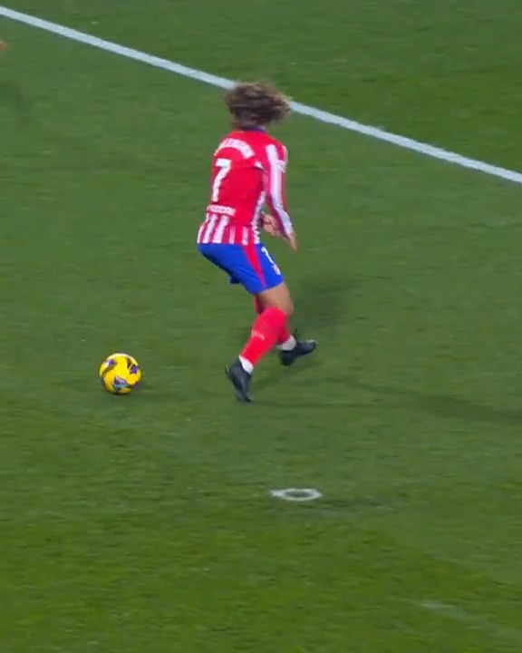 🔴 𝗖’𝗘𝗦𝗧 𝗢𝗙𝗙𝗜𝗖𝗜𝗘𝗟 !

Le but d’Antoine Griezmann face au Real Valladolid est élu plus beau but de la saison en Liga ! 🇫🇷✨  