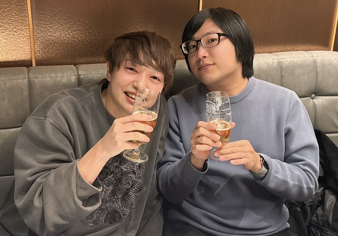 今日は鬱先生とシャオちゃんとショッピくんと4人でマジ飲みしにいってました！🍺✨
たくさん話せて良かった！　また何か一緒に遊べるように企画します！！！💪💪 